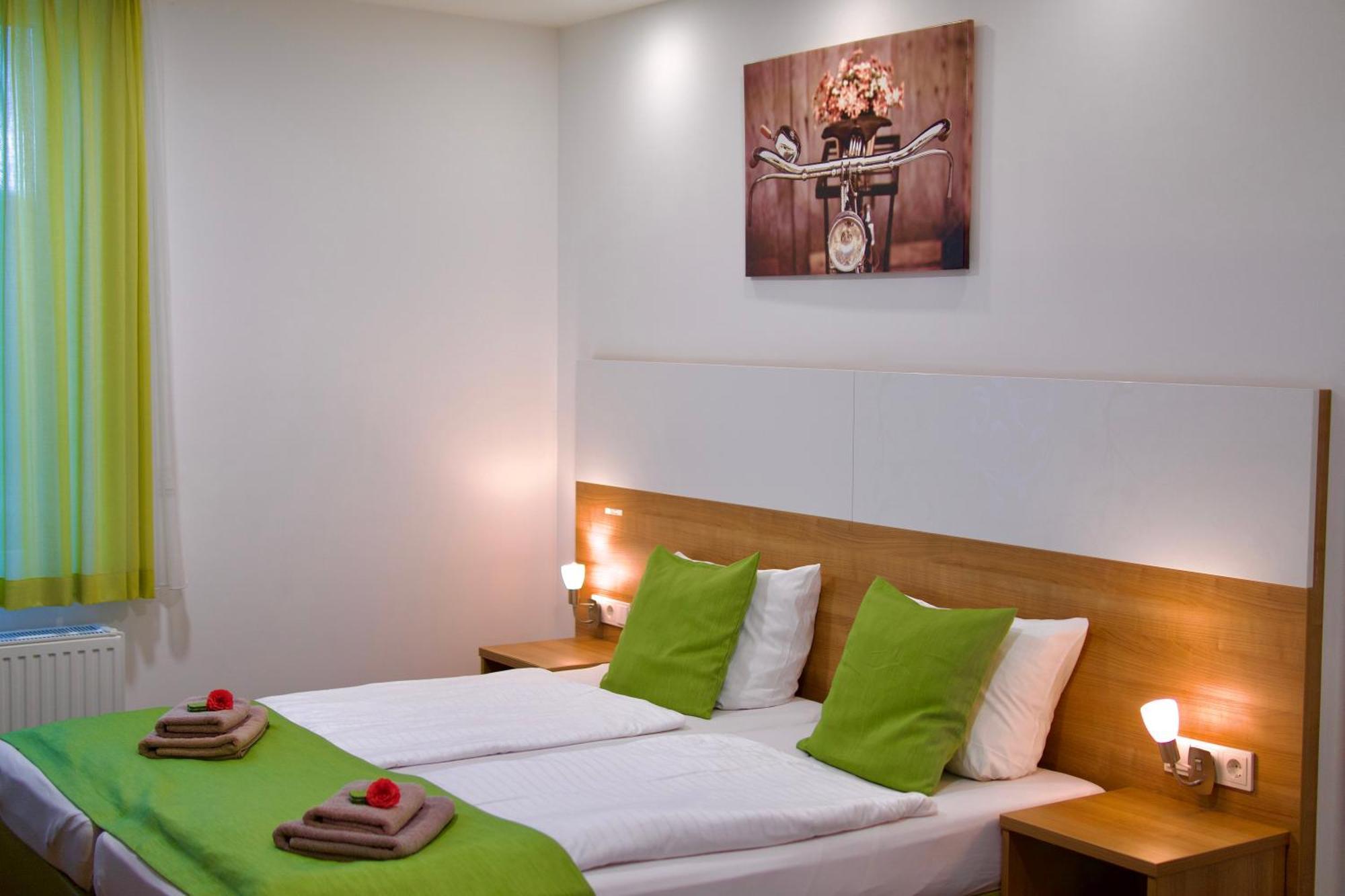 Bed & Breakfast Outlet Hotel Dettingen an der Erms Kültér fotó