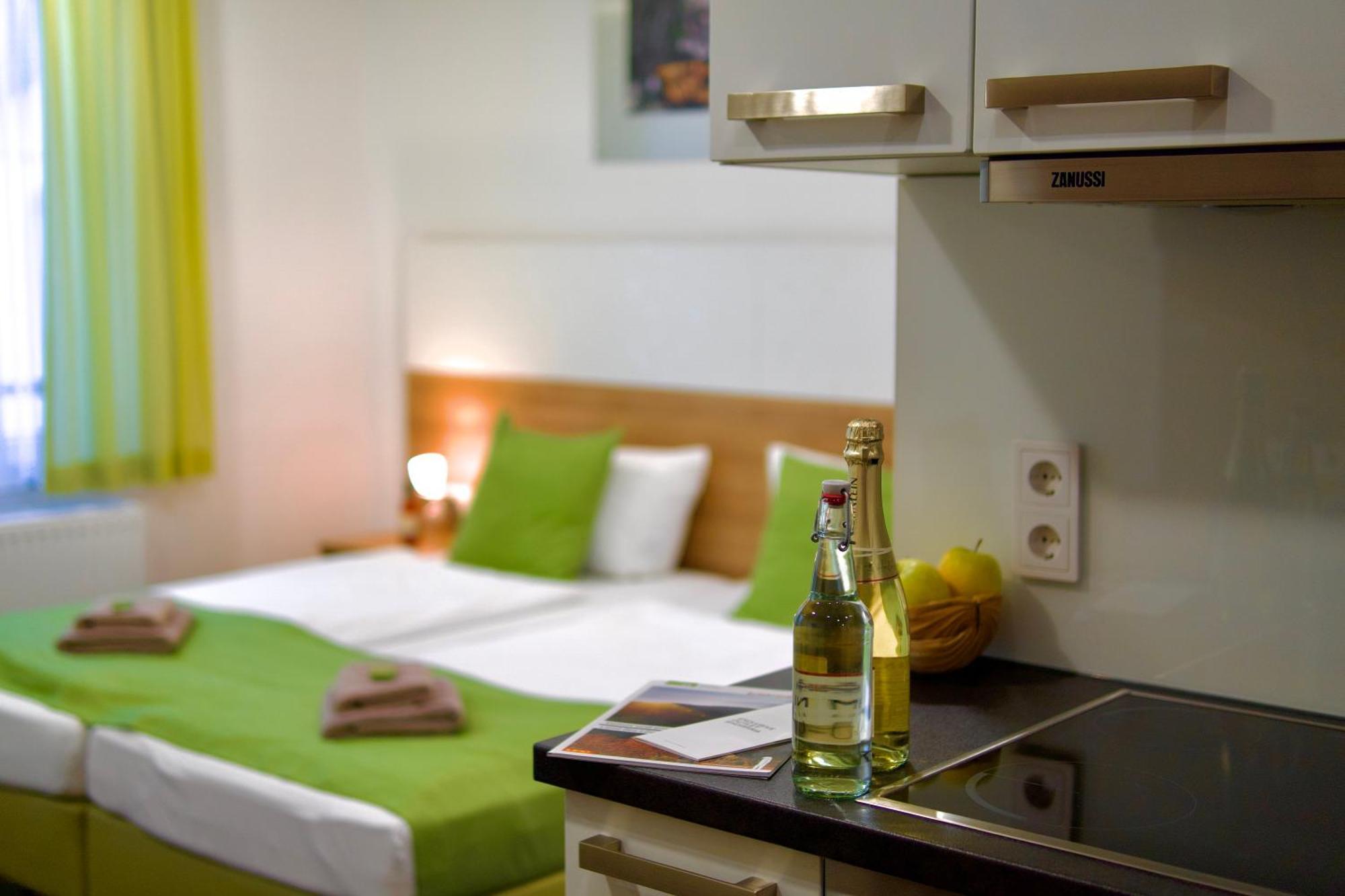 Bed & Breakfast Outlet Hotel Dettingen an der Erms Kültér fotó