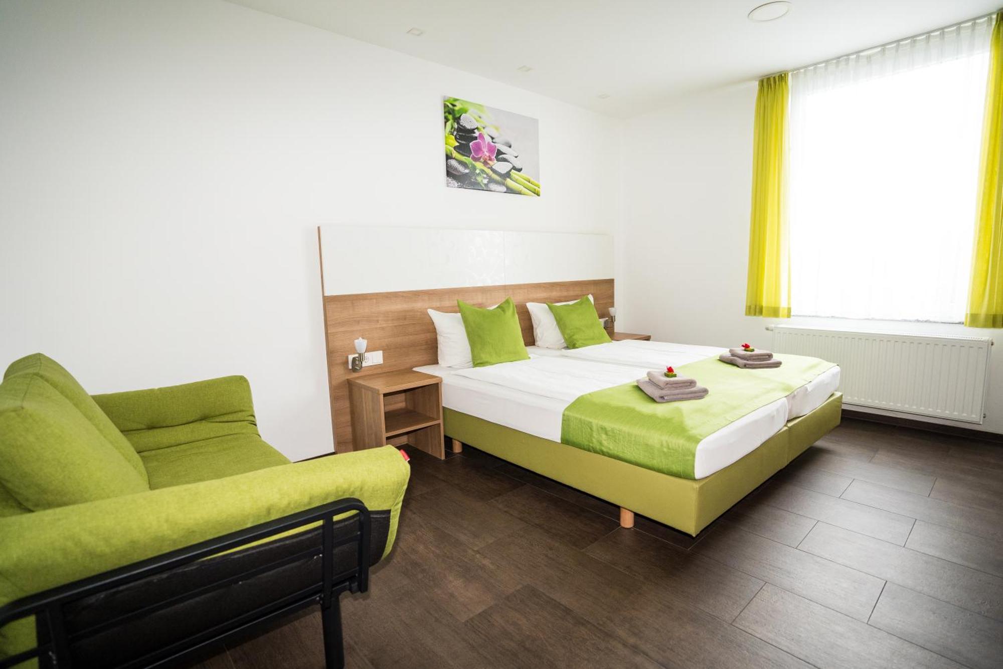 Bed & Breakfast Outlet Hotel Dettingen an der Erms Kültér fotó