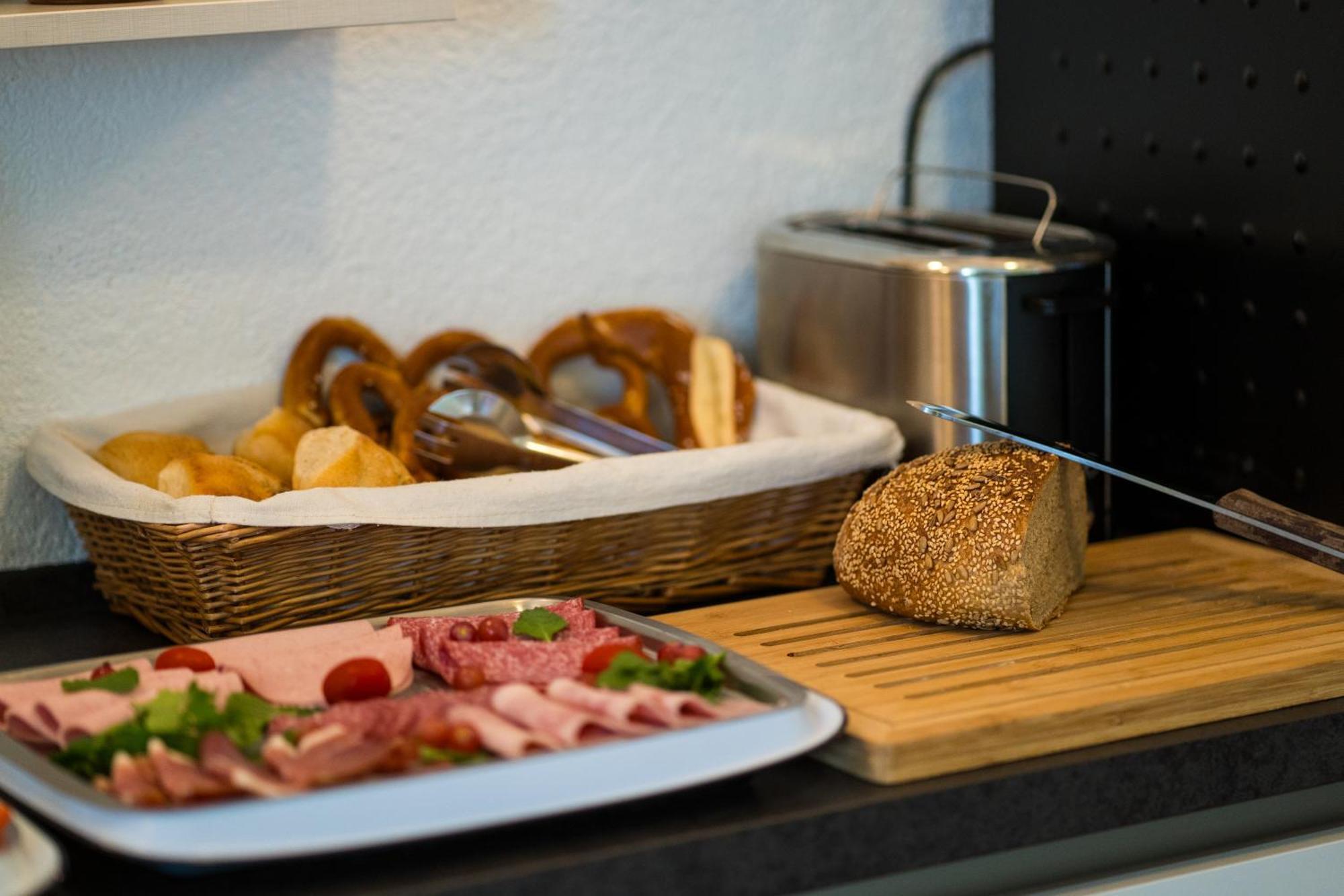 Bed & Breakfast Outlet Hotel Dettingen an der Erms Kültér fotó